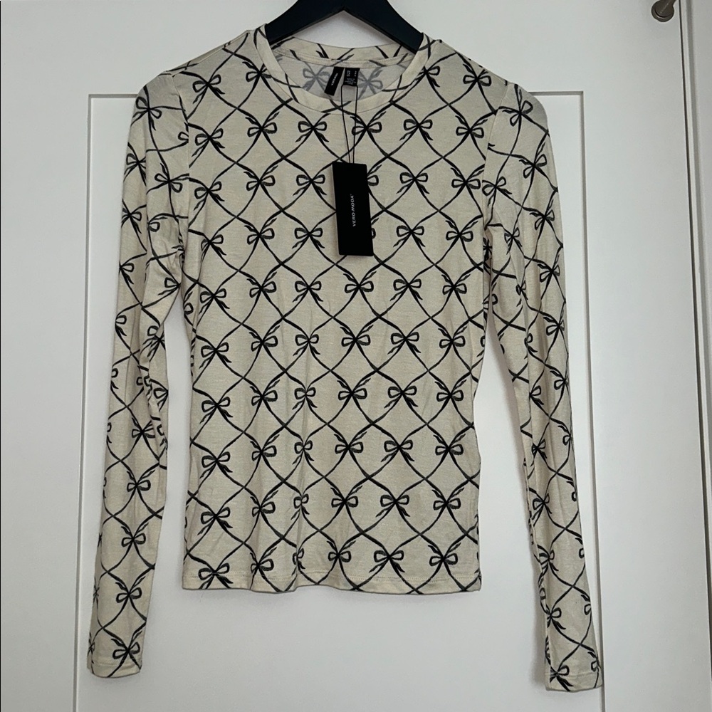 Vero Moda Cream and Black Bow Print Top